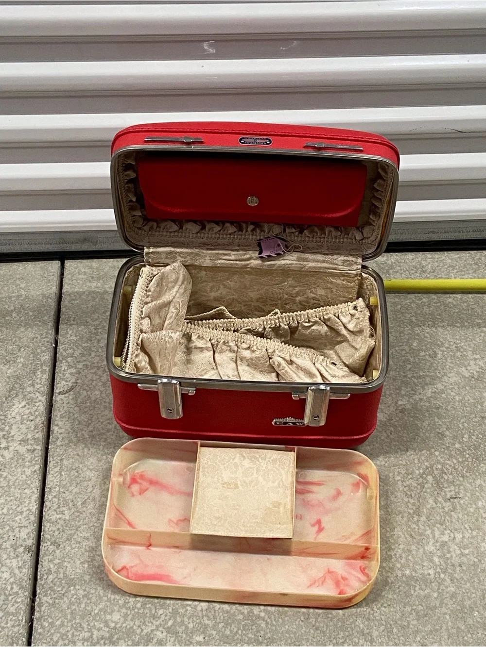 Vintage Red Nested Travel Case Set with Silver Trim Unisex